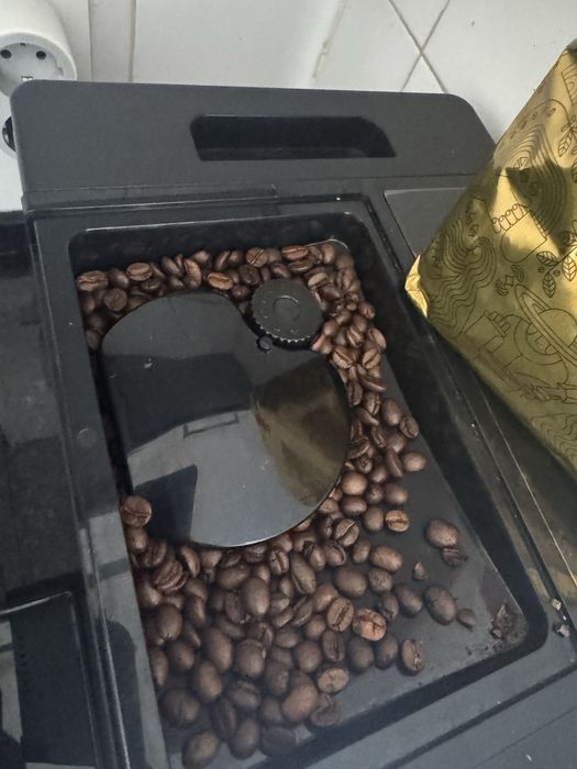 Maquina cafe de gräo e moído - Cecotec Cremmaet Cube Preta