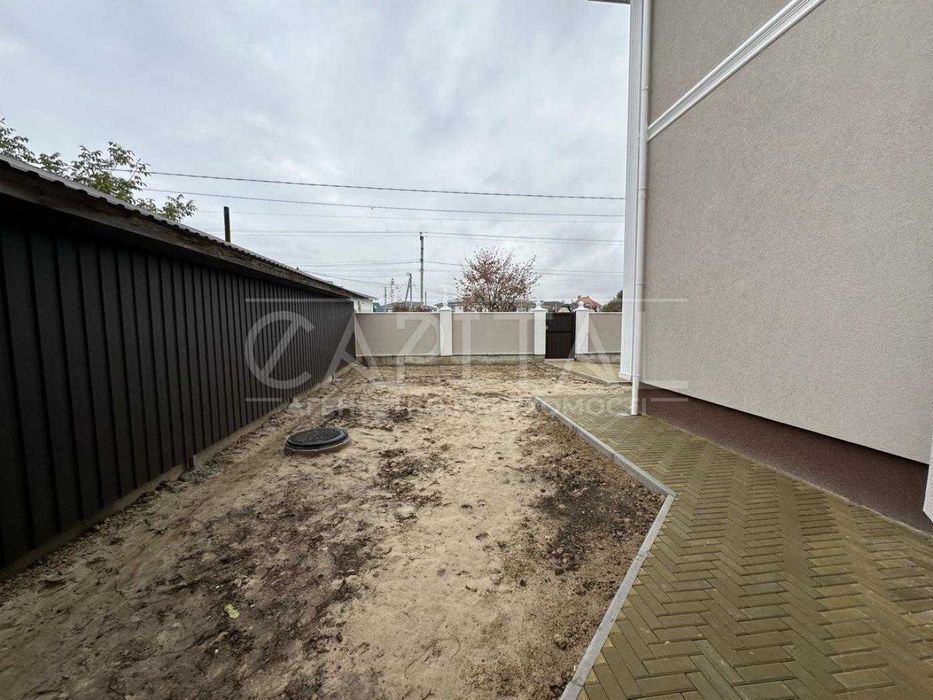 Продаж затишного будинку в Гатному, поруч Республіка, гараж