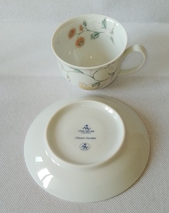 Chávena de café com pires em porcelana Vista Alegre RESERVADA