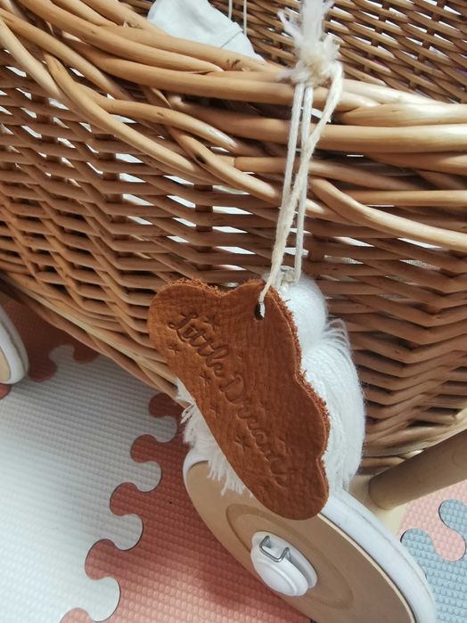 Wózek dla lalki głęboki Little Dreams WÓZEK WIKLINOWY