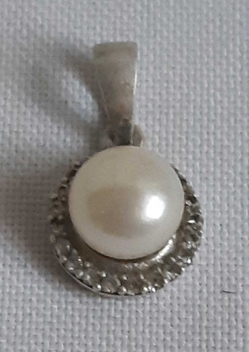 Серебряная подвеска с жемчугом и фианитами