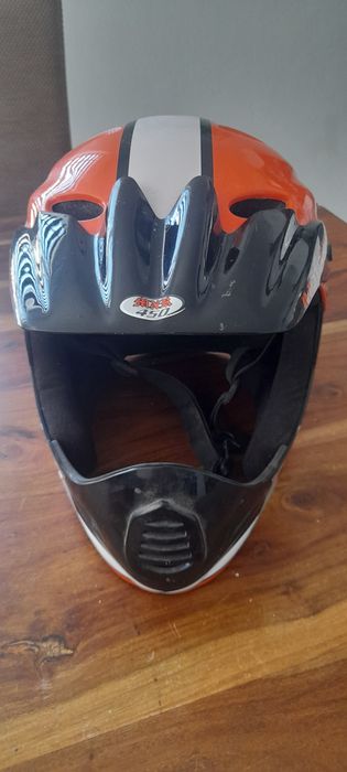 Capacetes como novos