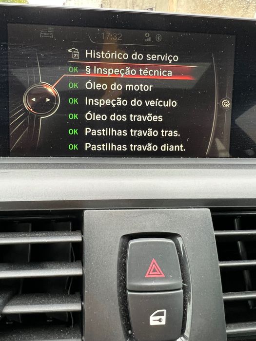 BMW 116 coupé com teto de abrir.