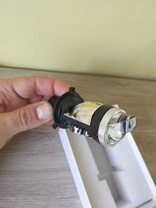 LED лампа на мотоцикл H4