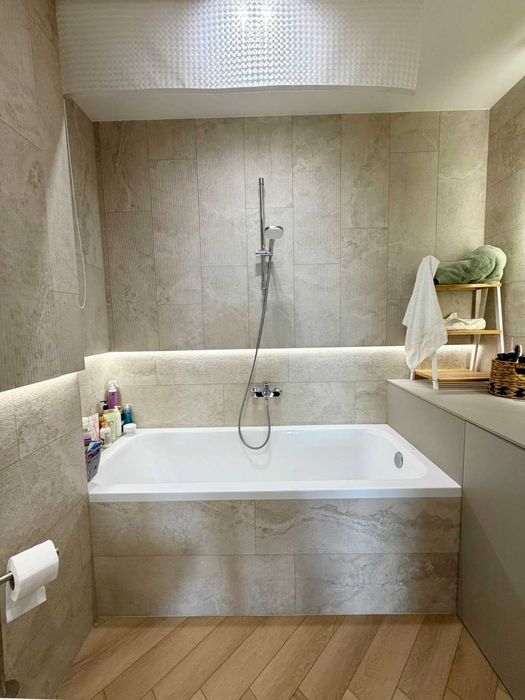 Продам чудову 2-кімнатну квартиру в ЖК Варшавський мікрорайон.