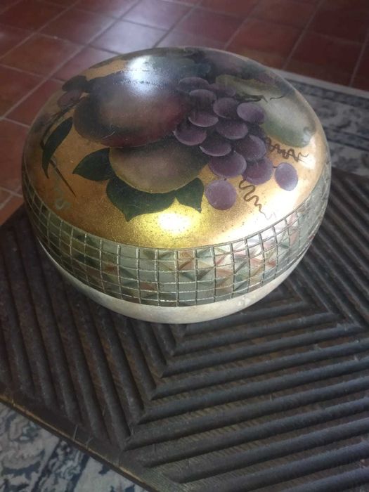 Peça de loiça decorativa