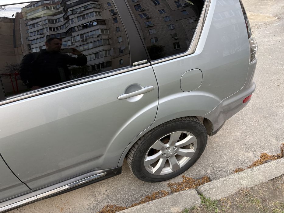 Mitsubishi outlander XL2010 rest 4wd