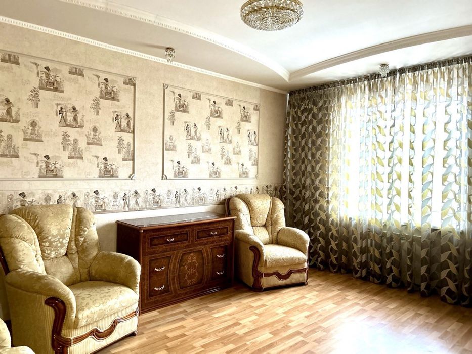 Здається затишна 2-кімнатна квартира в центрі міста 95 кв.(Чашка)