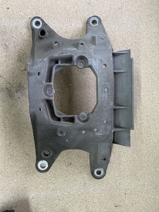 Кронштейн опора коробки передач Audi A4 B8 / A5 / A6  8K0399263K