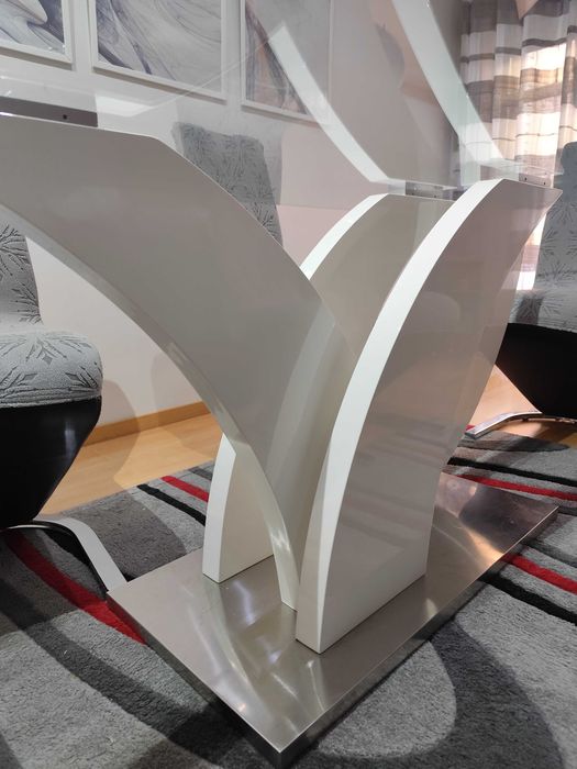 Mesa de jantar de vidro + oferta de cadeiras