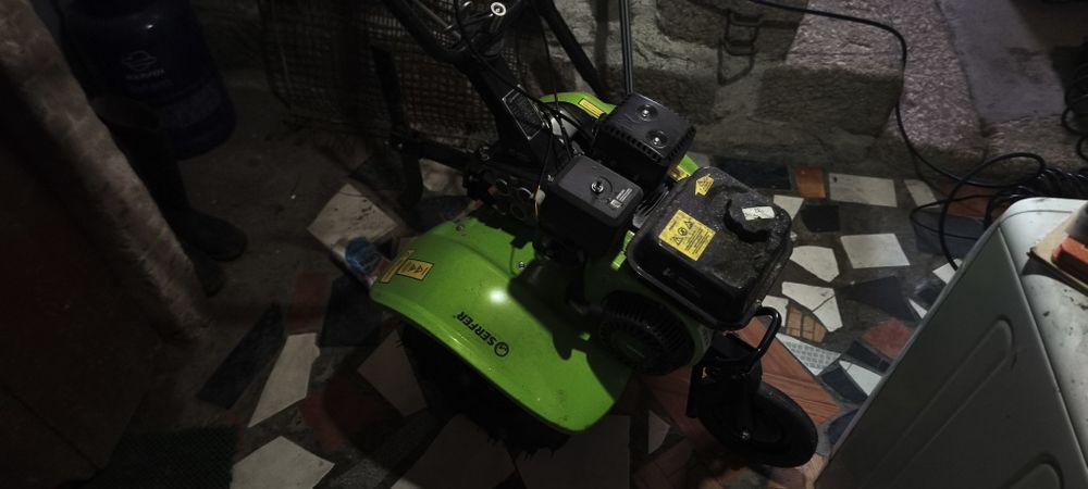 Motoenxada a gasolina