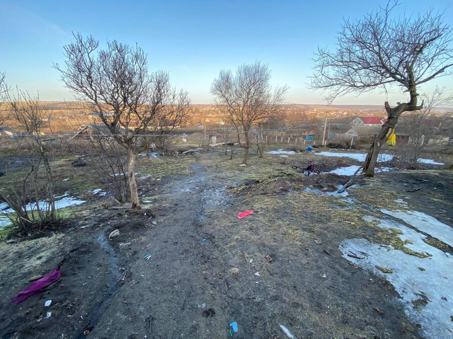 Продам хату та недобудованний будинок