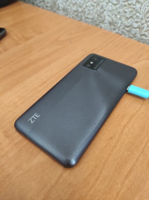 Два смартфона zte Lenovo