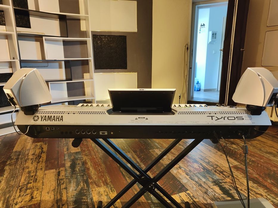 Keyboard Yamaha Tyros 3 + głośniki!