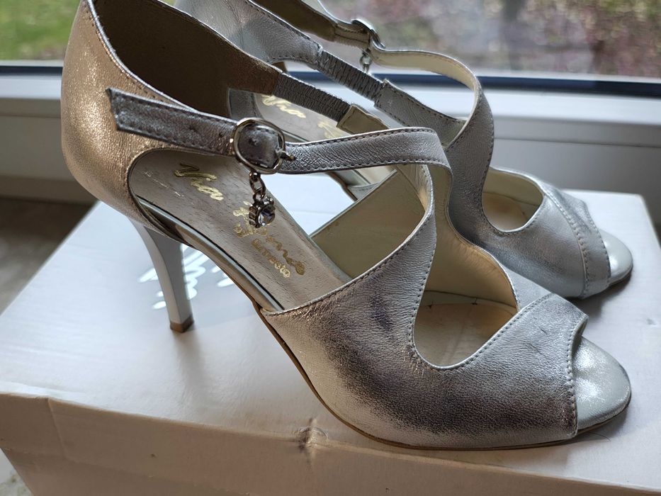 Srebrne sandały obcas 36 J-BUT