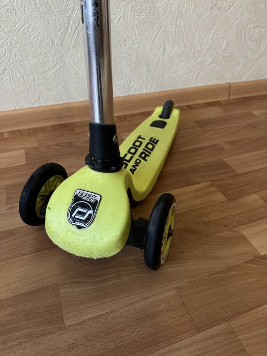 Самокат Scoot and ride