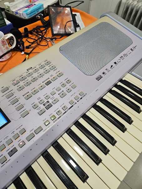 Teclado Ketron SD5 com porta usb e dis hd