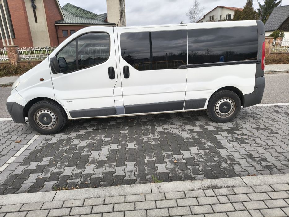 Opel Vivaro 2.0 diesel 9 osób anglik long