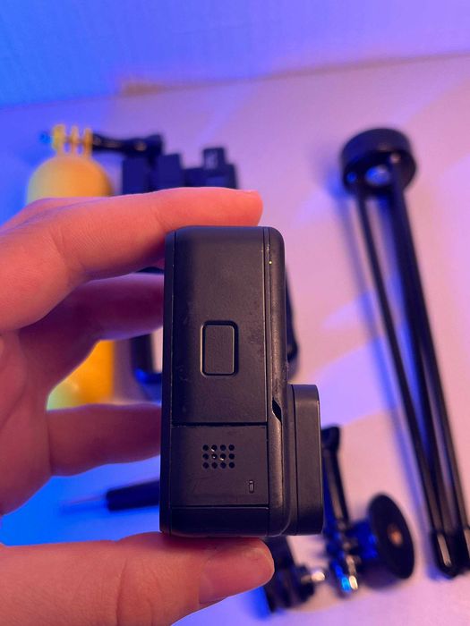 Екшн-камера GoPro HERO 7 Black з трьома акумуляторами