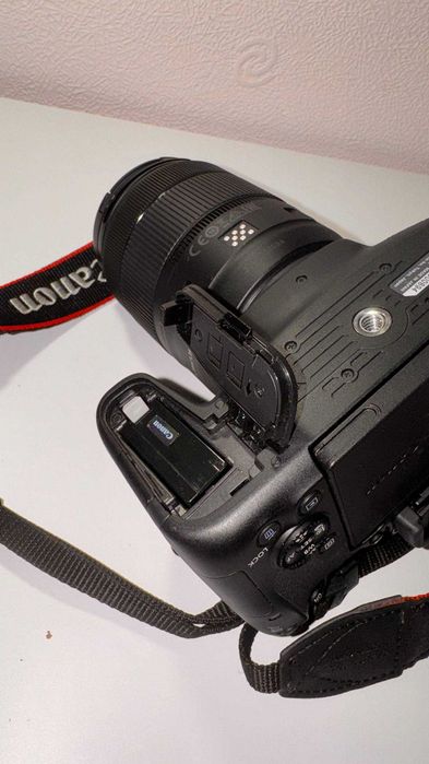 Фотоаппарат Canon EOS 850D Kit 18-135mm IS USM (б/у)