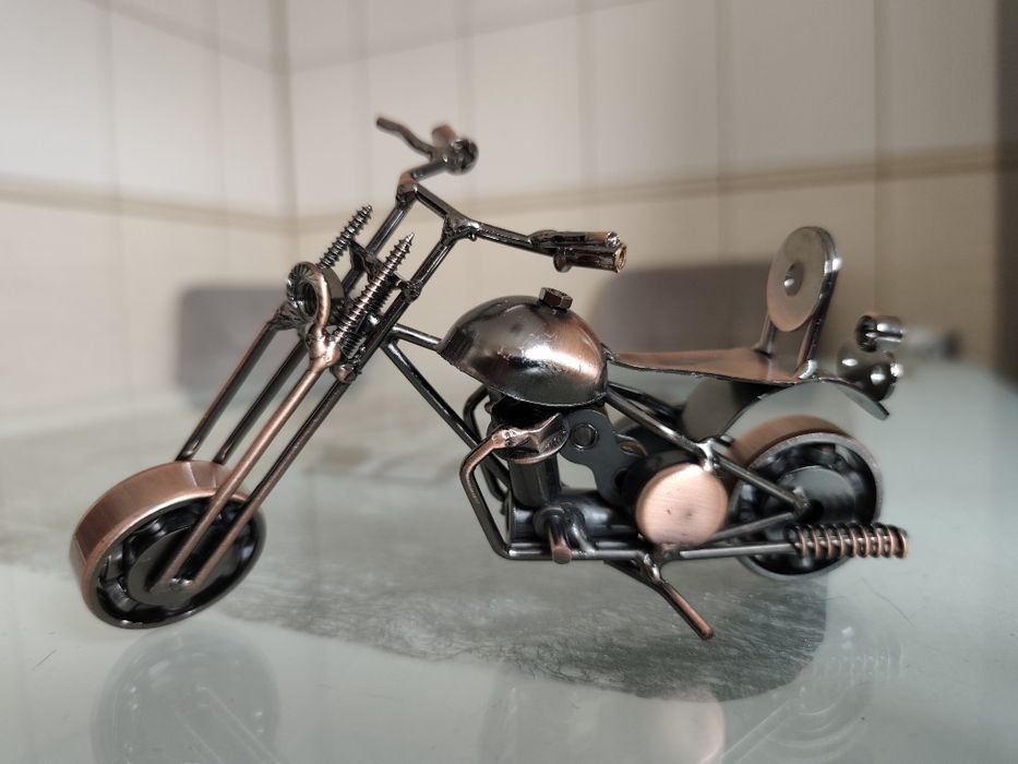 Motor z elementów metalowych