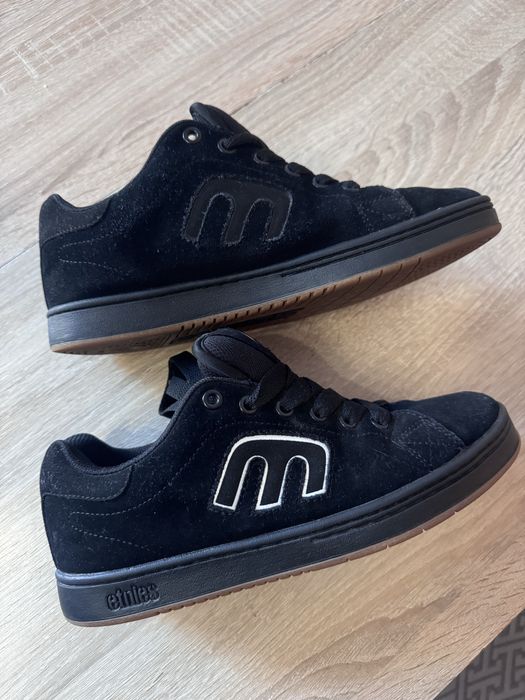 Продам кросівки Etnies