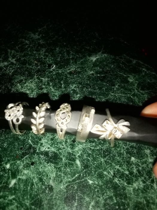 Продам серебро и бижутерию 200гр;