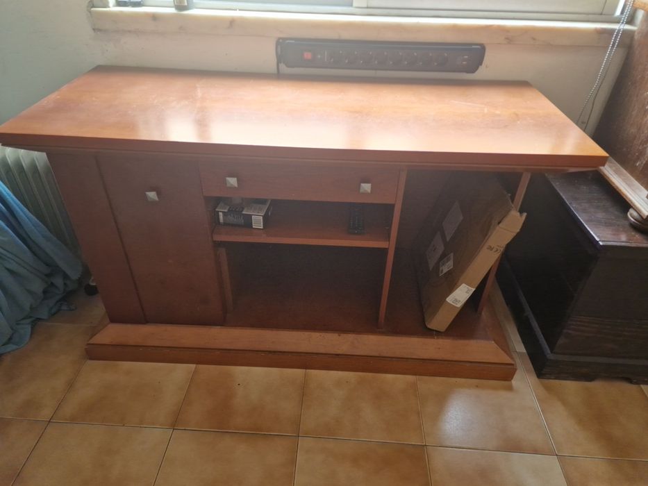 Movel em  mogno com arrumação