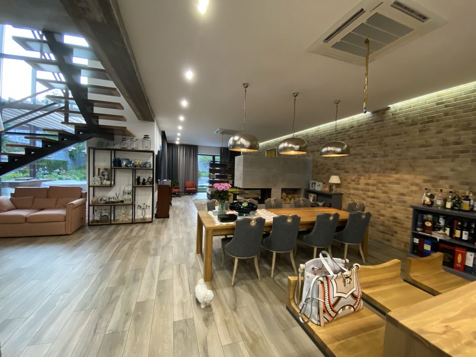 Продаю стильный 300м2 дом в центре