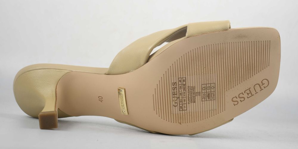 Skórzane klapki Guess roz. 40