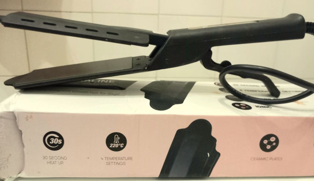 Placa alisamento com placas em cerâmica ainda  em caixa