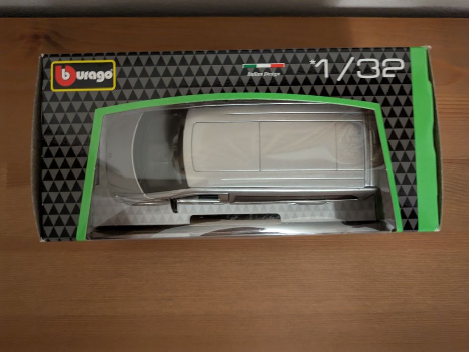 NOVO na CAIXA - Burago 1/32 Mercedes Benz Vito