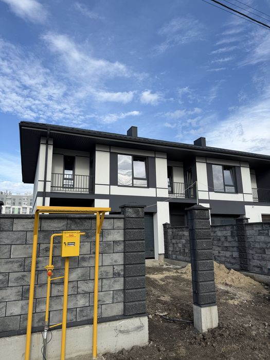 Продаж котеджу район Екватору.Міські комунікації