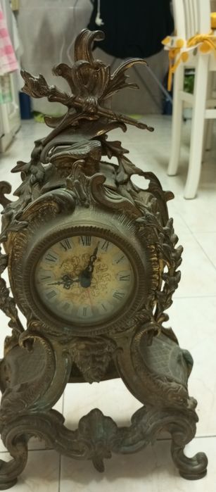 Relógio em bronze