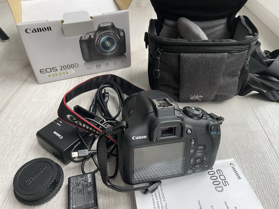 Canon EOS 2000D EF-S 18-55 III