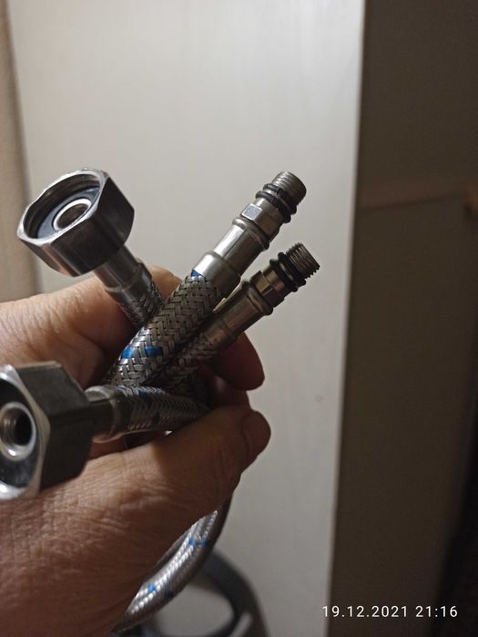 .  Шланги для підводки води