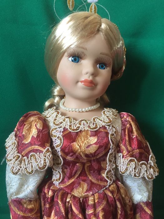 Boneca de porcelana  antiga para colecionar