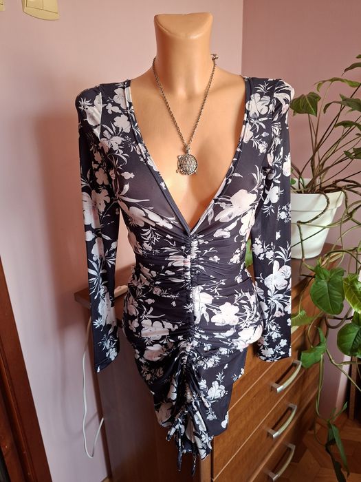 Sukienka nowa dopasowana