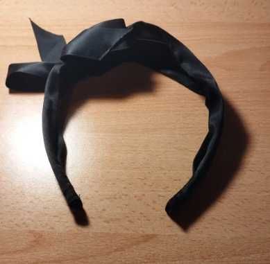 Bandelete preta com laço