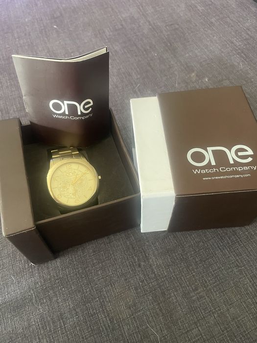Relogio one doutado com caixa original