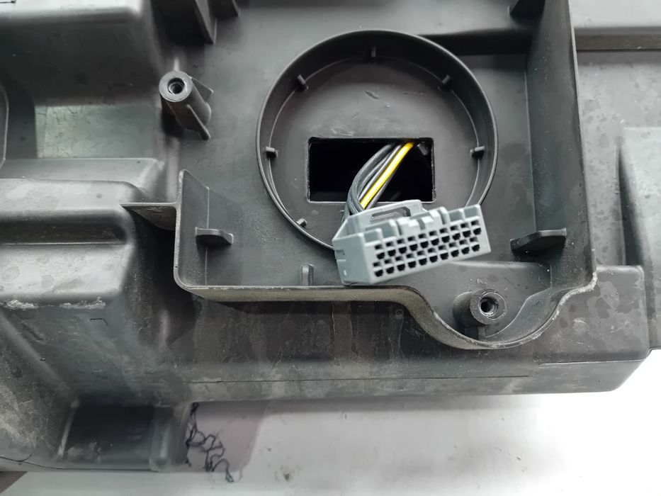 Ótica / farol esquerda BMW i3 (I01)