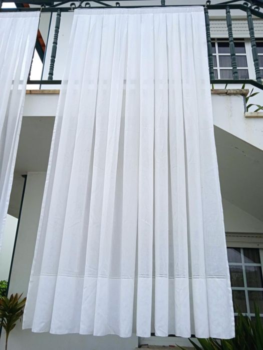 Vendo um par de cortinas.
