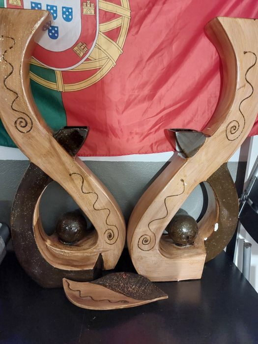 Vendo estes moveis estão bons so precisa de limpeza e  um movel so precisa de por parafusos na parte de trás do movel, vai com oferta do jarrao