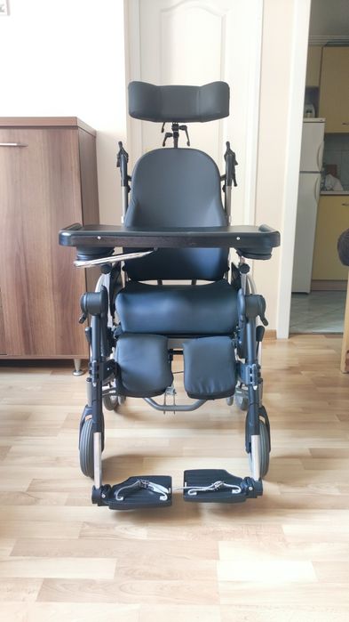 Wózek inwalidzki specjalny firma Inovis