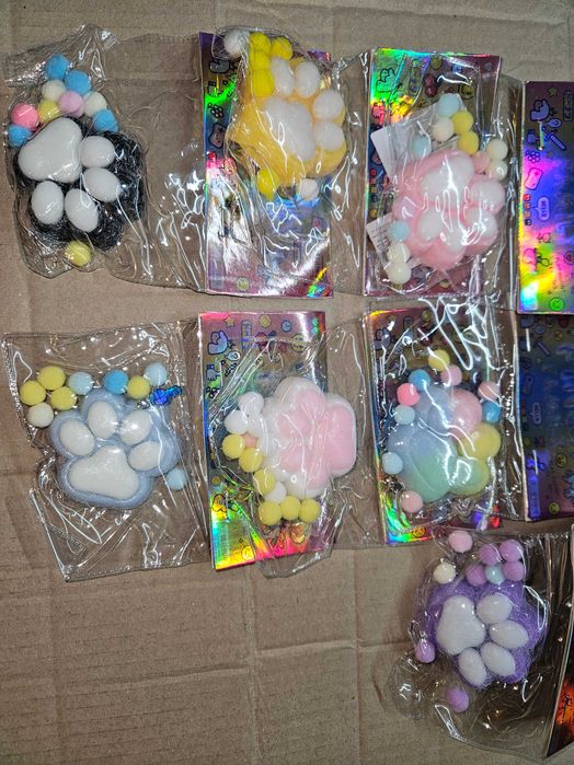 Таба лапка.
Антистресс лапка .
Сквиш таба лапка .
Антистресс лапка 
Ск