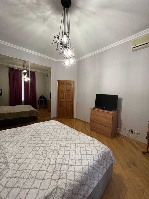 Продаж 2к.квартири 110м2  вул. Хрещатик 15, Пасаж