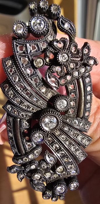 Pregadeira de prata com diamantes (sec. XIX/XX)