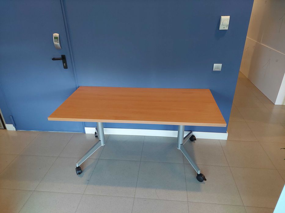 Secretária dobrável Steelcase 180x80x73cm ( mesa Reunião) Oportunidade
