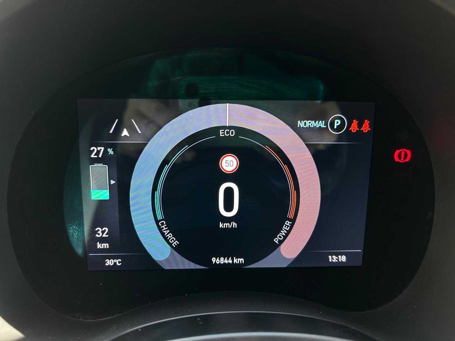Fiat 500e 100% elétrico, versão de 23,8 kWh, em excelente estado geral/ muito económico