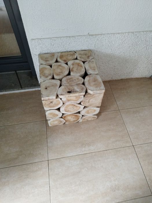 Mesa de apoio em troncos da Maison du Monde